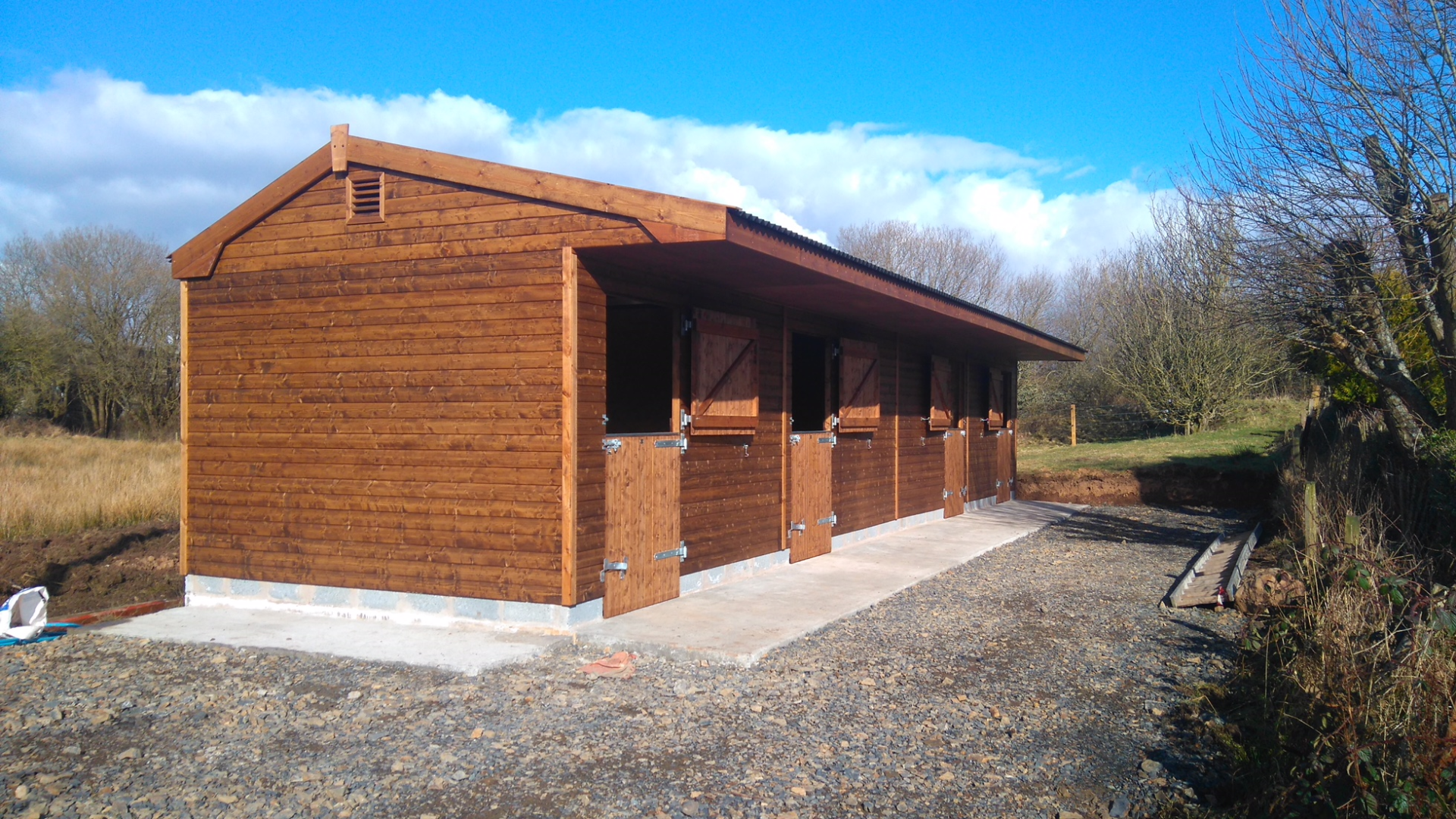 Quality equestrian building